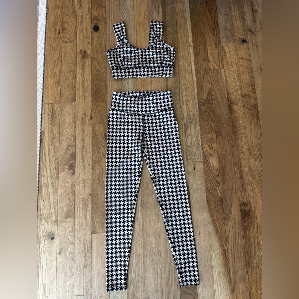 🖤🤍 Houndstooth Black & White Athletic Set – Sports Bra + Leggings (XS–S Est.) 🤍🖤